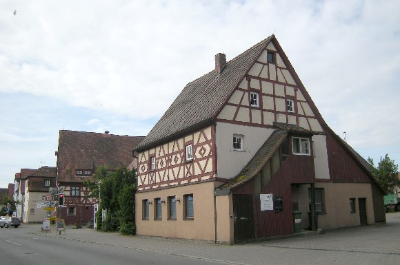 Büttelhaus mit Blick auf den Marktplatz