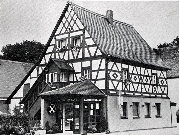 Büttelhaus zur Zeit der Raiffeisenbank