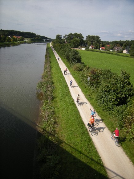 Die Fahrradschlange am Kanal