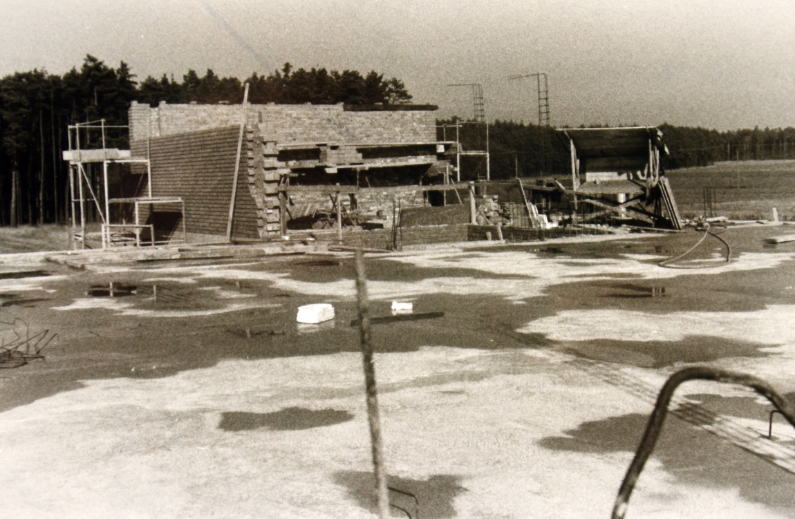 Auch die Turnhalle "wächst".