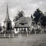 Die "alte" Schule mit der Kirche