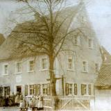 Ein stattliches Bauernhaus am Marktplatz - musste einem Neubau weichen.