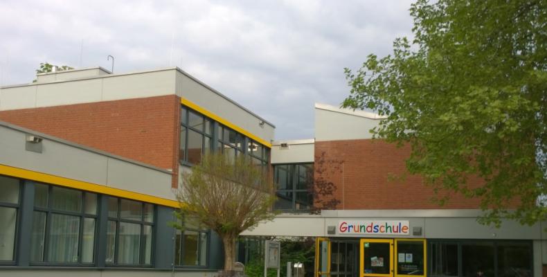 Eingang zur Schule